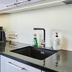 Kahe Magamistoaga Ja Suure Elutoaga 3-toaline Korter Vaatega Tallinna Aerikeskusele *