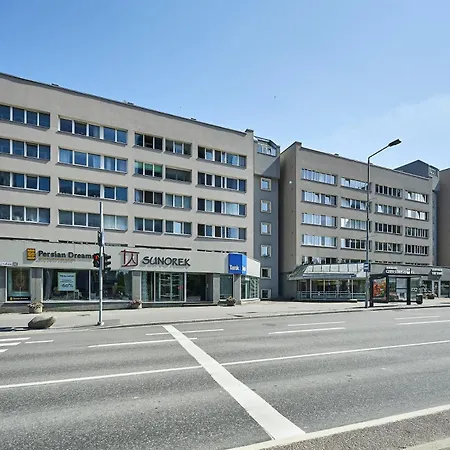 Kahe Magamistoaga Ja Suure Elutoaga 3-toaline Korter Vaatega Tallinna Aerikeskusele Apartament