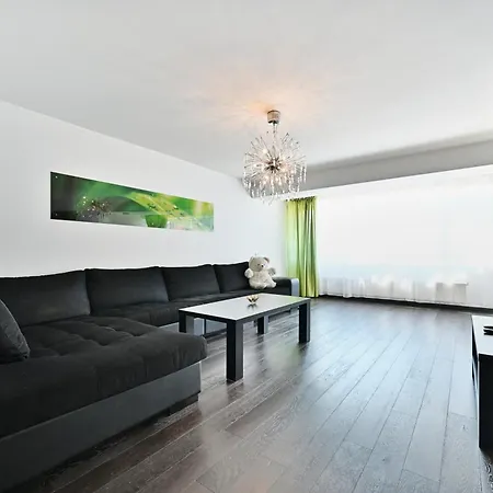 Kahe Magamistoaga Ja Suure Elutoaga 3-toaline Korter Vaatega Tallinna Aerikeskusele * Talin