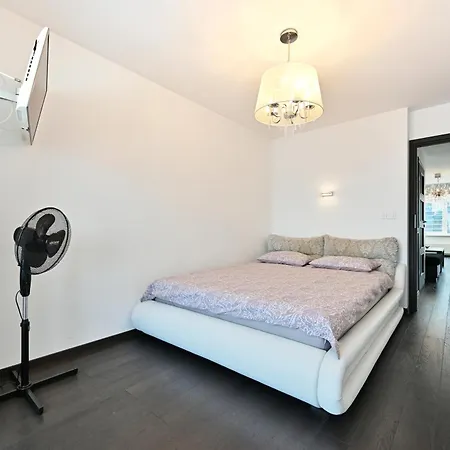 公寓 Kahe Magamistoaga Ja Suure Elutoaga 3-toaline Korter Vaatega Tallinna Aerikeskusele 塔林