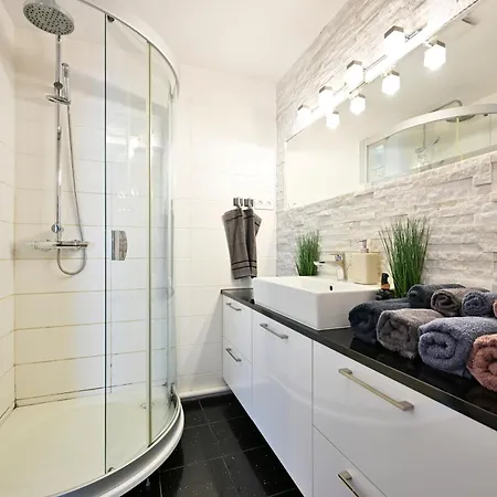 Kahe Magamistoaga Ja Suure Elutoaga 3-toaline Korter Vaatega Tallinna Aerikeskusele * 塔林