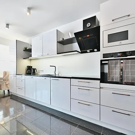 Apartamento Kahe Magamistoaga Ja Suure Elutoaga 3-toaline Korter Vaatega Tallinna Aerikeskusele