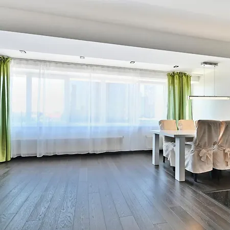 Kahe Magamistoaga Ja Suure Elutoaga 3-toaline Korter Vaatega Tallinna Aerikeskusele 公寓 塔林