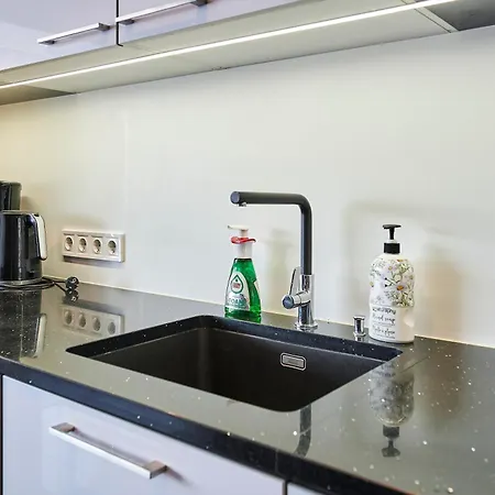 Kahe Magamistoaga Ja Suure Elutoaga 3-toaline Korter Vaatega Tallinna Aerikeskusele *