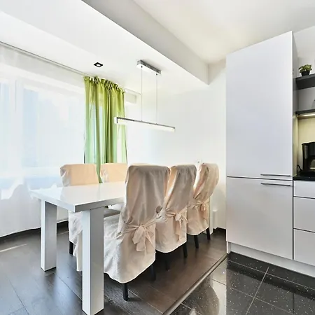 Kahe Magamistoaga Ja Suure Elutoaga 3-toaline Korter Vaatega Tallinna Aerikeskusele 塔林