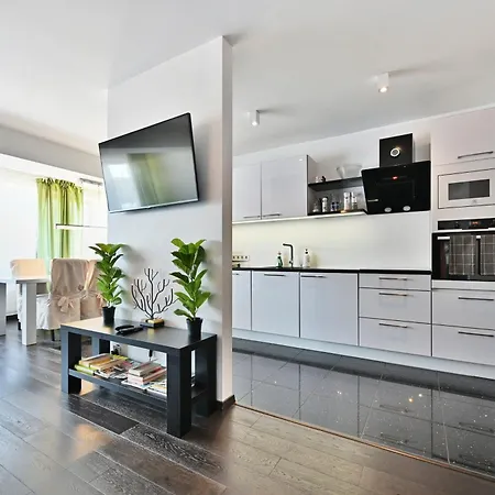 Kahe Magamistoaga Ja Suure Elutoaga 3-toaline Korter Vaatega Tallinna Aerikeskusele * 塔林