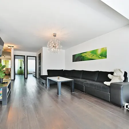 Kahe Magamistoaga Ja Suure Elutoaga 3-toaline Korter Vaatega Tallinna Aerikeskusele 公寓