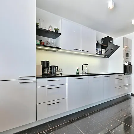 Kahe Magamistoaga Ja Suure Elutoaga 3-toaline Korter Vaatega Tallinna Aerikeskusele Apartamento Talin