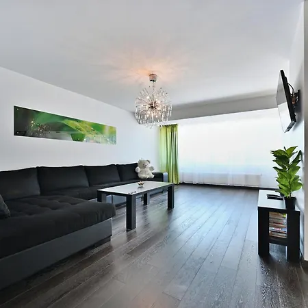 Kahe Magamistoaga Ja Suure Elutoaga 3-toaline Korter Vaatega Tallinna Aerikeskusele *