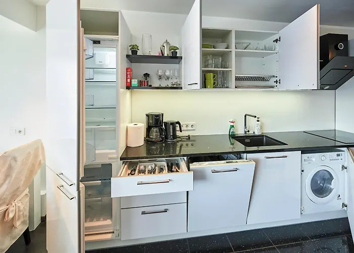 Kahe Magamistoaga Ja Suure Elutoaga 3-toaline Korter Vaatega Tallinna Aerikeskusele *