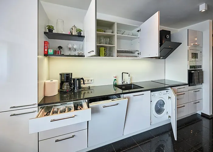 Kahe Magamistoaga Ja Suure Elutoaga 3-toaline Korter Vaatega Tallinna Aerikeskusele 塔林