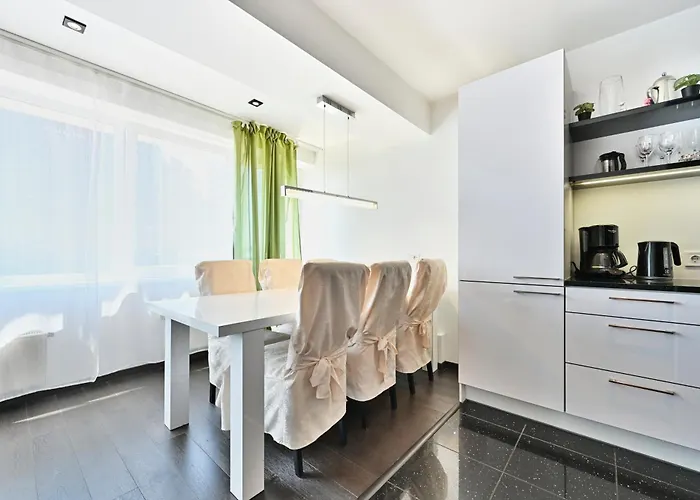 Kahe Magamistoaga Ja Suure Elutoaga 3-toaline Korter Vaatega Tallinna Aerikeskusele Tallin