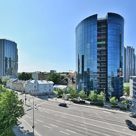 Kahe Magamistoaga Ja Suure Elutoaga 3-toaline Korter Vaatega Tallinna Aerikeskusele * Tallinn