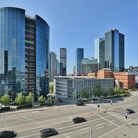 Kahe Magamistoaga Ja Suure Elutoaga 3-toaline Korter Vaatega Tallinna Aerikeskusele