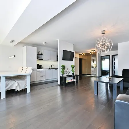 Kahe Magamistoaga Ja Suure Elutoaga 3-toaline Korter Vaatega Tallinna Aerikeskusele Apartment *