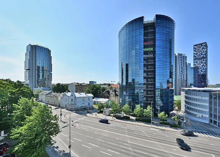 Kahe Magamistoaga Ja Suure Elutoaga 3-toaline Korter Vaatega Tallinna Aerikeskusele * Tallinn