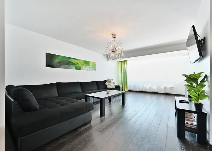 Kahe Magamistoaga Ja Suure Elutoaga 3-toaline Korter Vaatega Tallinna Aerikeskusele * Tallinn