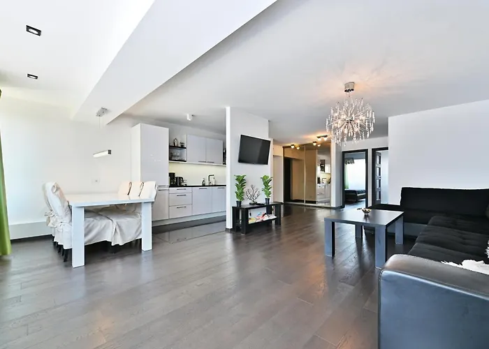 Kahe Magamistoaga Ja Suure Elutoaga 3-toaline Korter Vaatega Tallinna Aerikeskusele Apartment *